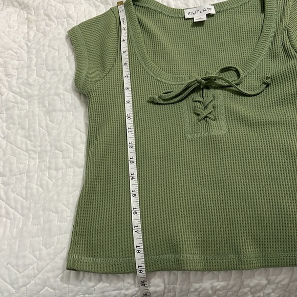 OUTLAW: Green Crop Top with lace up front Size M. NWT - Picture 7 of 9